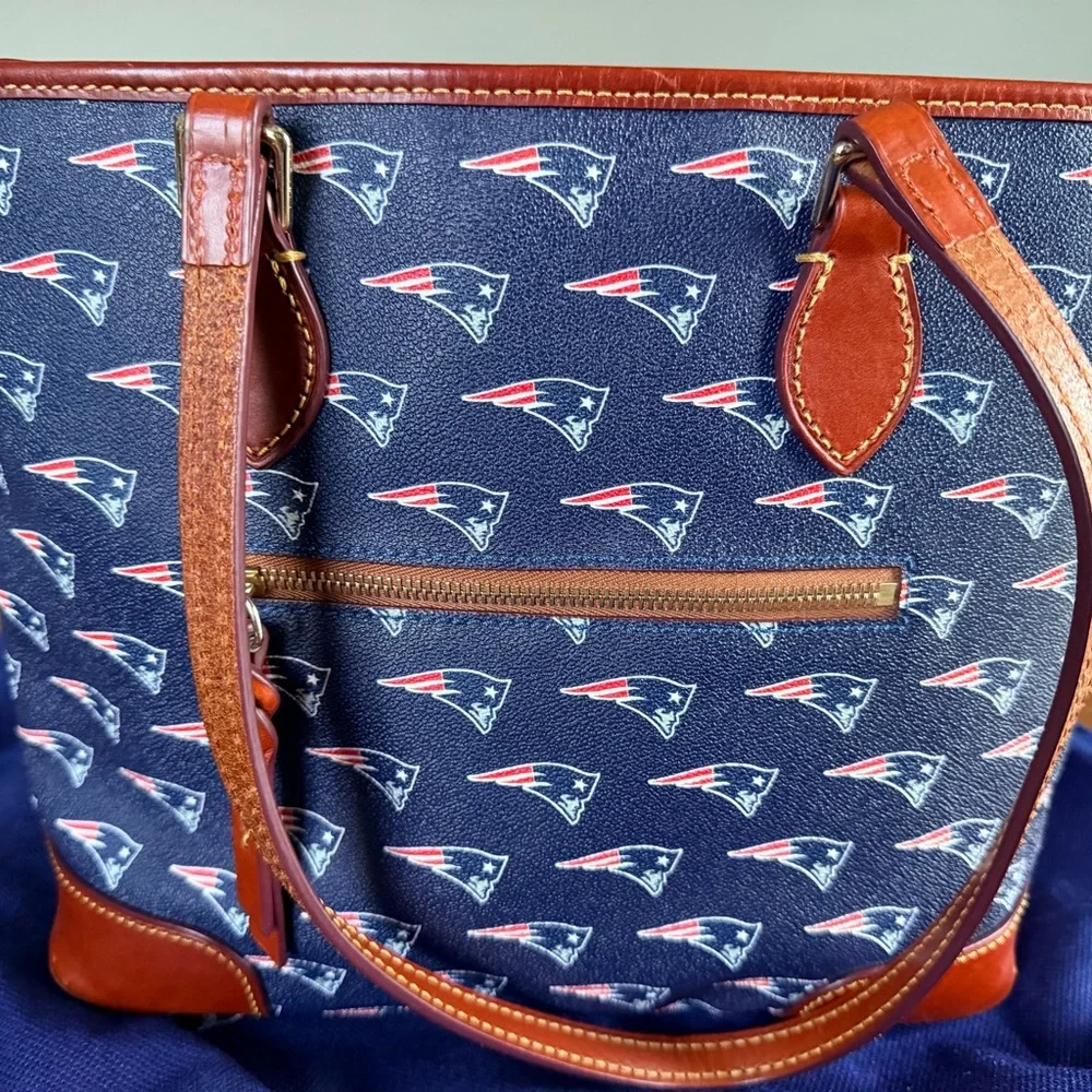 Dooney & Bourke New England Patriots Bag - Picture 2 of 4